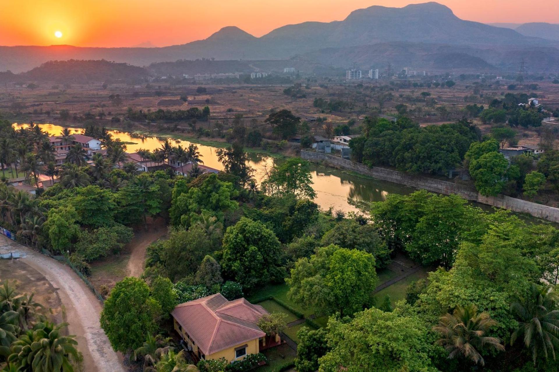 Vintage Estate: Lakeside Retreat with Plunge Pool and Gazebo Karjat Exterior photo