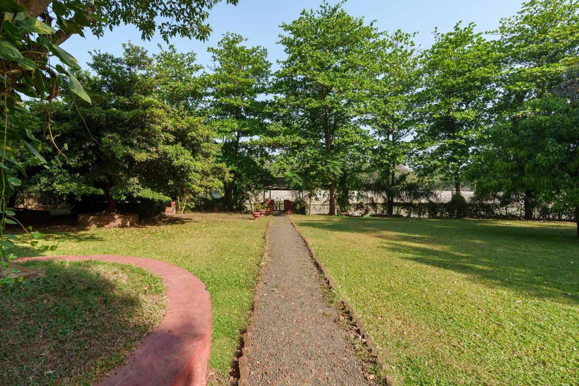 Vintage Estate: Lakeside Retreat with Plunge Pool and Gazebo Karjat Exterior photo